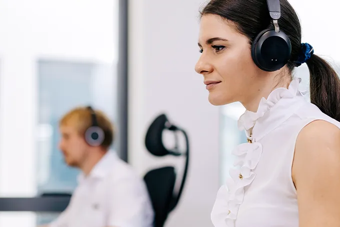 ADS-TEC_Energy_ServiceCrew_02_680x680px_rgb.webp