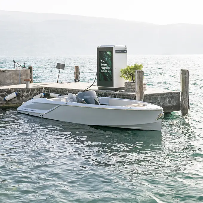 chargepost_Porsche_Frauscher_Gardasee_680x680px_rgb_72dpi.webp